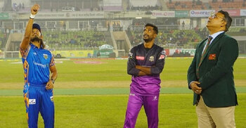 খুলনার বিপক্ষে বাঁচা-মরার লড়াইয়ে টস জিতে ব্যাট করছে চট্টগ্রাম