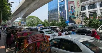 ছুটির দিনেও যানজট বিজয় সরণিতে, জিয়া উদ্যানে দর্শনার্থীদের ভিড়