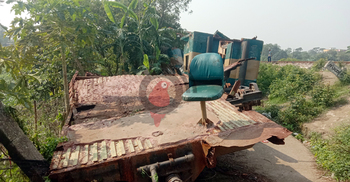 উদ্ধার তিন বগি পাহারা দেওয়ার কেউ নেই, চুরি হচ্ছে যন্ত্রাংশ