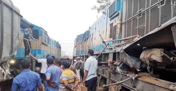 ৬ ঘণ্টা পর ঢাকা-খুলনা রুটে ট্রেন চলাচল স্বাভাবিক