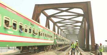 যমুনা রেলসেতুতে চলাচলকারী ট্রেনের ভাড়া বাড়লো