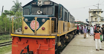 ৩ ঘণ্টা পর ভৈরব স্টেশন ছেড়ে গেলো কিশোরগঞ্জ এক্সপ্রেস