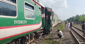 গাজীপুরে ট্রেন লাইনচ্যুত, বিকল্প লাইনে চলাচল স্বাভাবিক