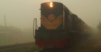 কুয়াশাচ্ছন্ন আবহাওয়া, ট্রেন পরিচালনায় ১৪ নির্দেশনা