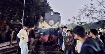 গাজীপুরে বলাকা কমিউটার ট্রেনের ইঞ্জিন বিকল