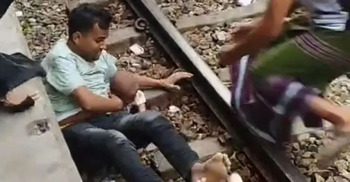 Mother’s grip slips, father leaps to save toddler as train moves