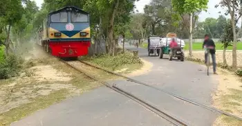 উত্তরায় ট্রেনের ধাক্কায় পোশাককর্মী নিহত