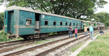 ব্রাহ্মণবাড়িয়ায় কর্ণফুলী ট্রেনের বগি লাইনচ্যুত