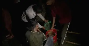 হবিগঞ্জে লাইনচ্যুত ট্রেন থেকে তেল লুটপাটের অভিযোগ