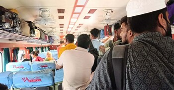 ঈদ শেষে ঢাকায় ফিরছেন কর্মজীবী মানুষ, ট্রেনে তিল ধরার জায়গা নেই