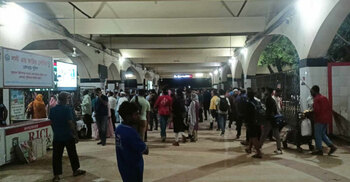 কমলাপুর থেকে দেরিতে ছাড়ছে ট্রেন, যাত্রীদের ভোগান্তি