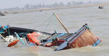 মেঘনায় সিমেন্টসহ ট্রলারডুবি, দুই যুবক নিখোঁজ