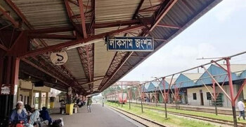 হকারদের ট্রেনে উঠতে না দেওয়ায় হামলা, যাত্রীসহ আহত ৩