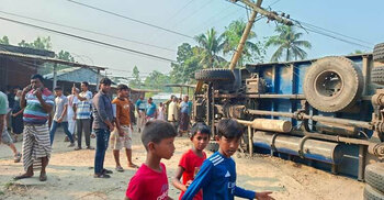 3 killed as truck runs over auto-van in Pabna