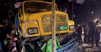 কুমিল্লায় ট্রাক-সিএনজি-অটোরিকশার ত্রিমুখী সংঘর্ষে নিহত ৩
