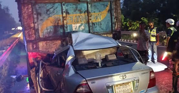 5 killed as car crashes into truck on Dhaka-Bhanga expressway