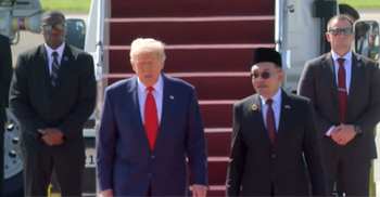 মালয়েশিয়ায় পা রেখে এশিয়া সফর শুরু করলেন ট্রাম্প