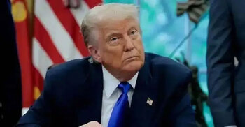 ১৯ দেশের অভিবাসীদের গ্রিন কার্ড ফের যাচাই করবে ট্রাম্প প্রশাসন