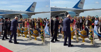 মালয়েশিয়ায় পা রেখেই নেচে উঠলেন ট্রাম্প, ভিডিও ভাইরাল