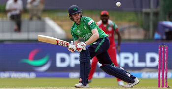 টাকার ঝড়ে রান পাহাড়ে আয়ারল্যান্ড