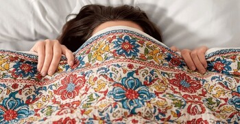 কাঁথা মুড়িয়ে ঘুমানোর অভ্যাস কতটা ক্ষতিকর