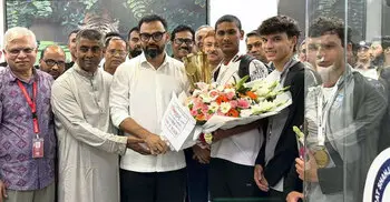 বিমানবন্দরে রোনান-মাহিনদের ফুলেল অভ্যার্থনা ক্রীড়া প্রতিমন্ত্রীর