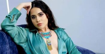 মধ্যরাতে দরজায় কড়া নেড়ে আতঙ্ক, থানায় উরফি জাভেদ