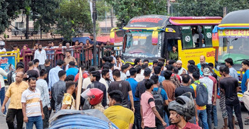 UIU students block road in Natun Bazar seeking withdrawal of expulsion