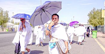 ওমরাহর ইহরামে ছাতা ব্যবহার করা যাবে কি?