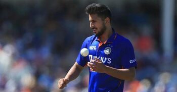 এক ওভারে ৩৬ রান দিলেন আলোচিত সেই উমরান মালিক