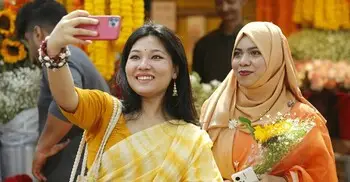 বসন্ত মানে হলুদ রং কেন?