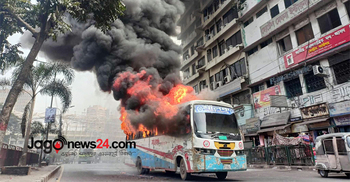 Passenger bus set on fire in Gulistan