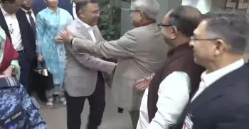 দেশে ফিরে নেতাদের সঙ্গে শুভেচ্ছা বিনিময় তারেক রহমানের