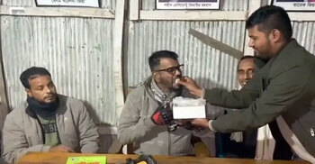 তারেক রহমানের আগমনে মিরসরাইয়ে মিষ্টি বিতরণ