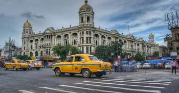 ভিসাকেন্দ্র বন্ধ, ধুঁকছেন কলকাতার নিউমার্কেটের ব্যবসায়ীরা