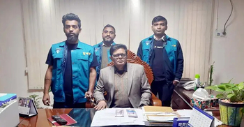 সোয়া লাখ টাকা ঘুস নেওয়ার সময় হাতেনাতে ধরা শিক্ষা কর্মকর্তা