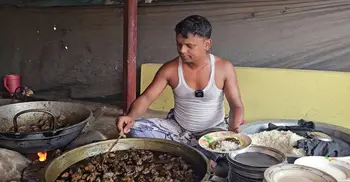 ১৭০ টাকার স্বাদে মুগ্ধ রাজশাহী; হানিফ মামার কালাভুনার গল্প