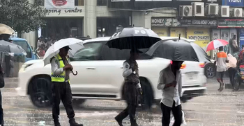 বছরের প্রথম বৃষ্টিতে ভিজলো রাজধানী