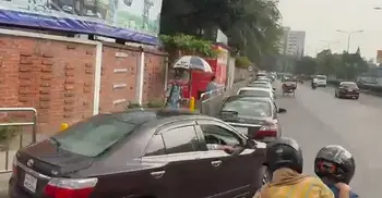 তেলের জন্য মহাখালী থেকে বিজয় সরণি পর্যন্ত দীর্ঘ সারি