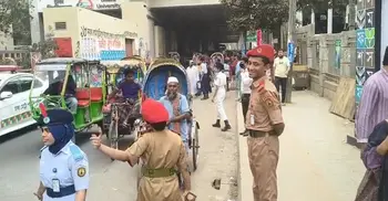 বইমেলা ঘিরে শৃঙ্খলা অভিযান, স্কাউটদের তৎপরতায় স্বস্তি যাত্রীদের