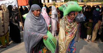 Stampede at Ramadan food distribution centre kills 11 in Pakistan