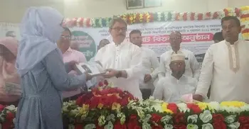 348 more meritorious students get tabs as PM's gift in Rajshahi