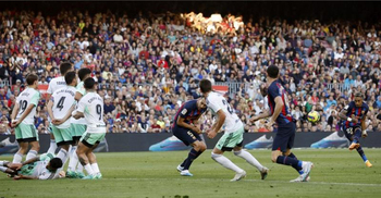 Ten-man Real Madrid lose 2-0 at Sociedad as Barca close on title