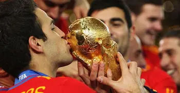Ex-Arsenal, Chelsea, Barca midfielder Fabregas retires