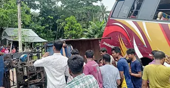 Bus-trolley collision kills 3 in Barishal