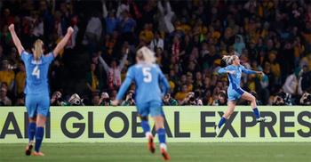 England reach World Cup final despite Kerr stunner