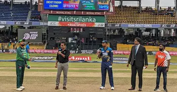 Pakistan opt to bat first against Sri Lanka in 'virtual semi-final'