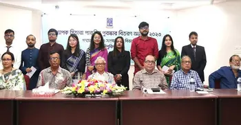 10 DU students receive Sitara Parvin award