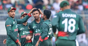 Mustafizur, Nasum rattle New Zealand but rain has final say