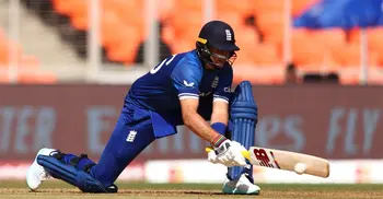 Root steers England to 282-9 v New Zealand in World Cup opener